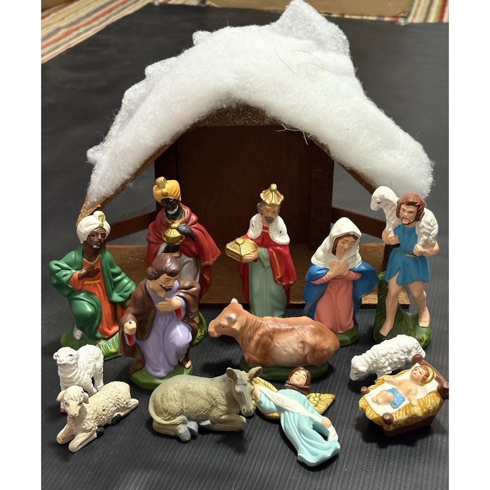Vintage CHRISTMAS NATIVITY 14 Pc Set Creche Chalkware Hand painted Japan Manger